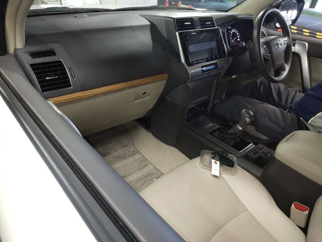 2022 Toyota Land Cruiser Prado TX Lパッケージ 4WD auction photo 3