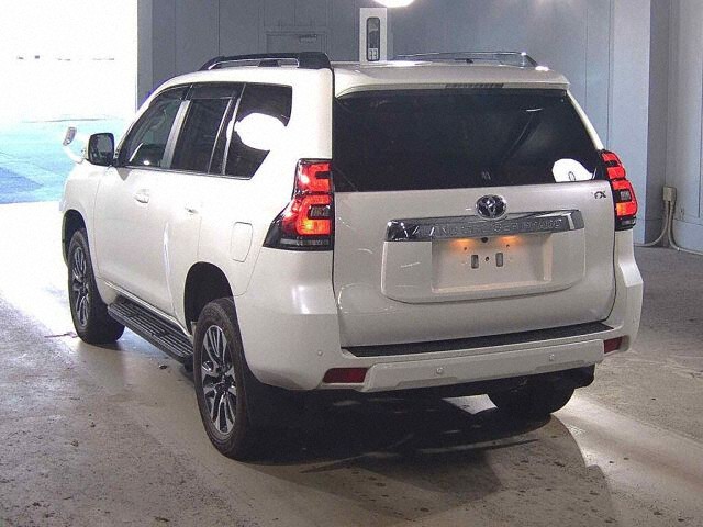 2022 Toyota Land Cruiser Prado TX Lパッケージ 4WD auction photo 2
