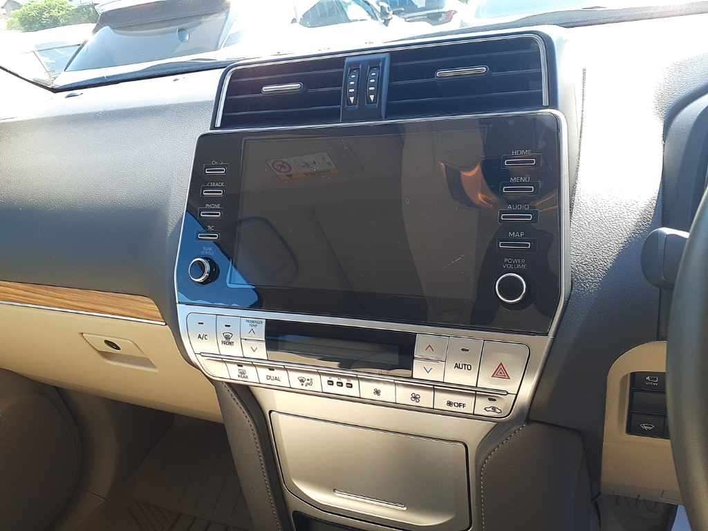 2022 Toyota Land Cruiser Prado TX L Package 4WD auction photo 12