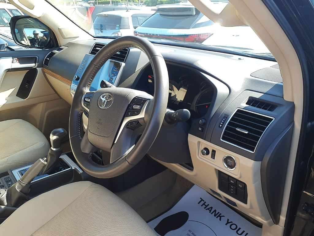 2022 Toyota Land Cruiser Prado TX L Package 4WD auction photo 9