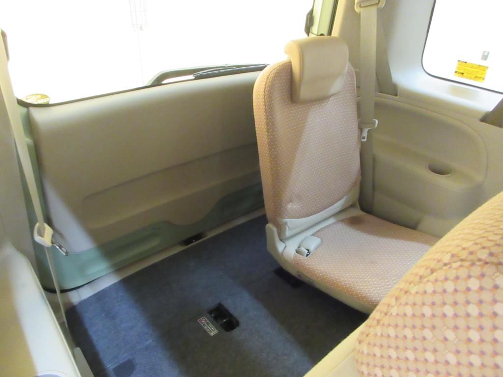 2011 Toyota Sienta X Lパッケージ auction photo 8