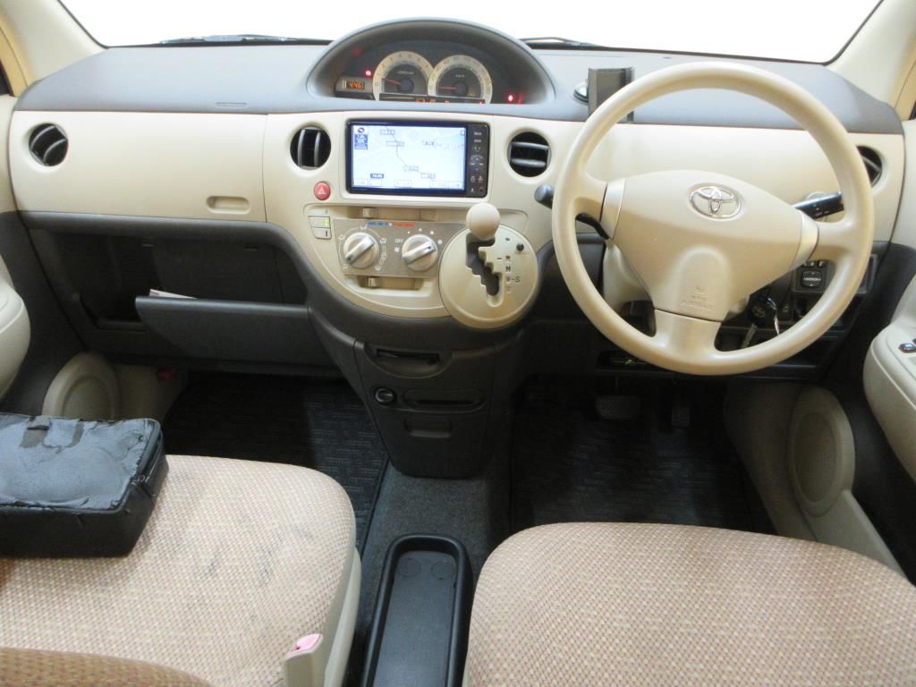 2011 Toyota Sienta X Lパッケージ auction photo 3