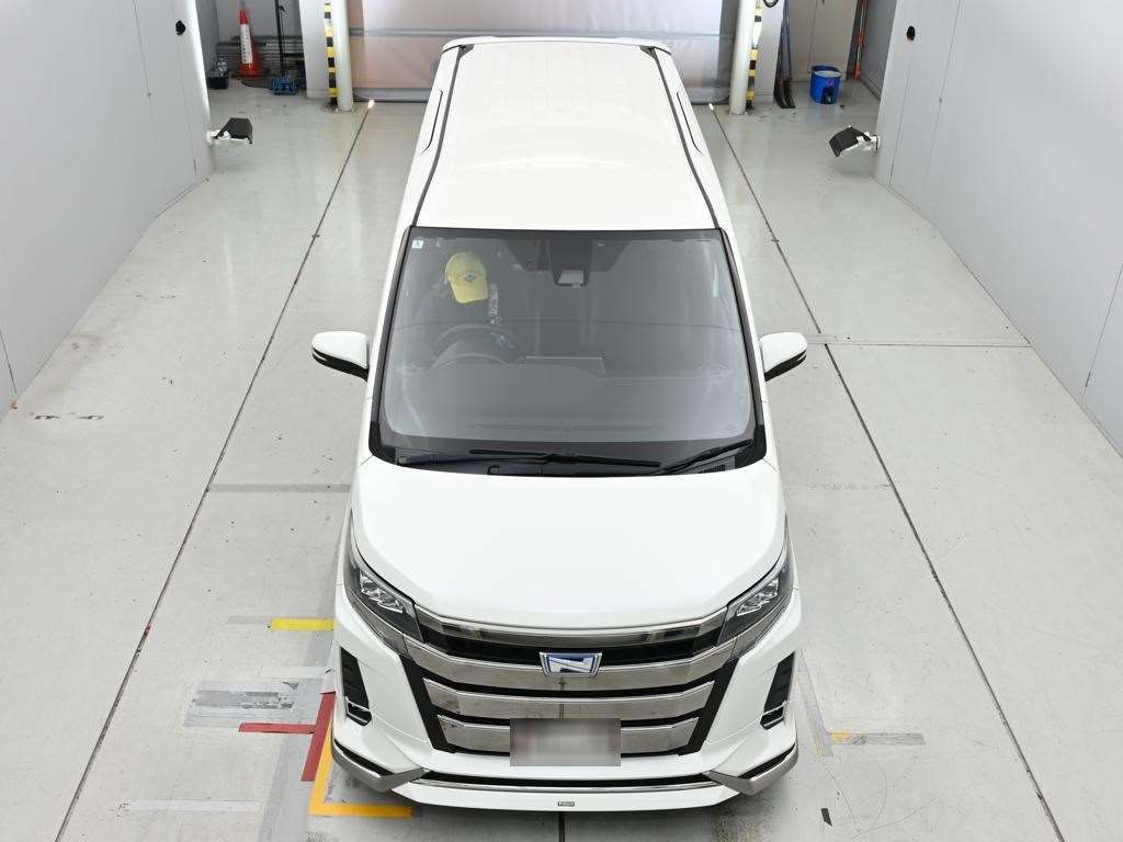2018 Toyota Noah HV Si WxB auction photo 7