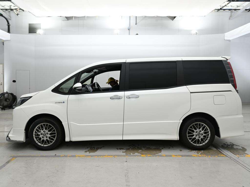 2018 Toyota Noah HV Si WxB auction photo 4