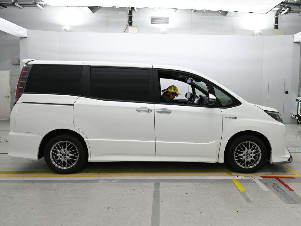 2018 Toyota Noah HV Si WxB auction photo 3