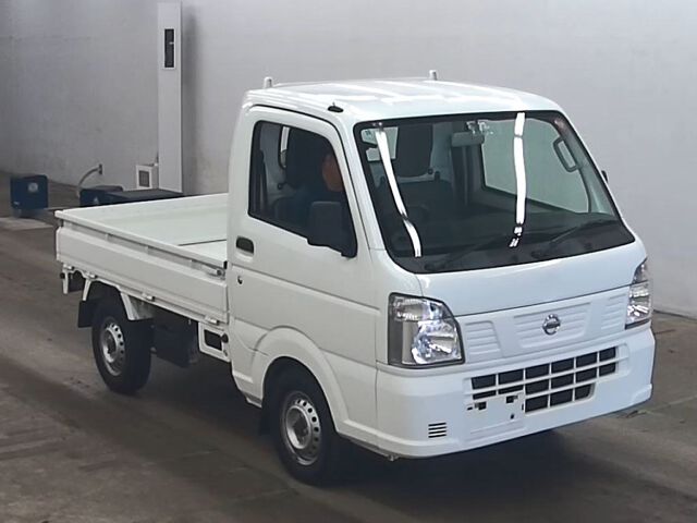 2017 Nissan NT100 Clipper DX Japan auction vehicle