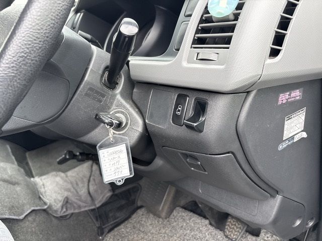 2005 Toyota Hiace auction photo 6