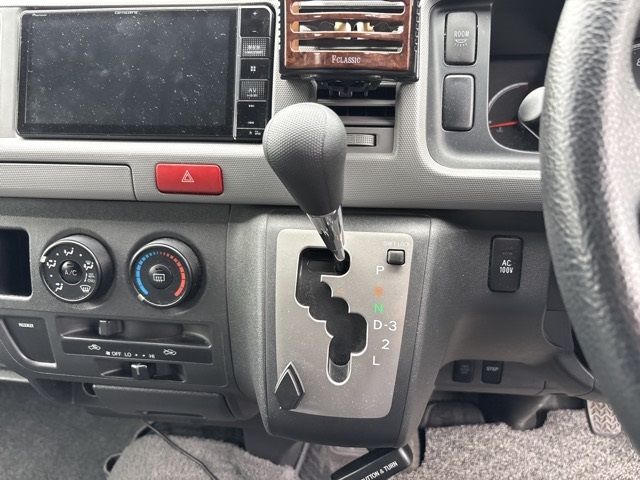 2005 Toyota Hiace auction photo 5