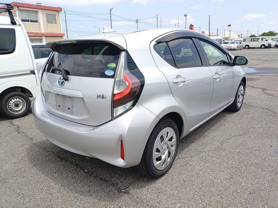 2020 Toyota Aqua auction photo 2