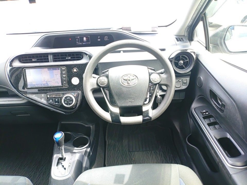 2020 Toyota Aqua auction photo 3