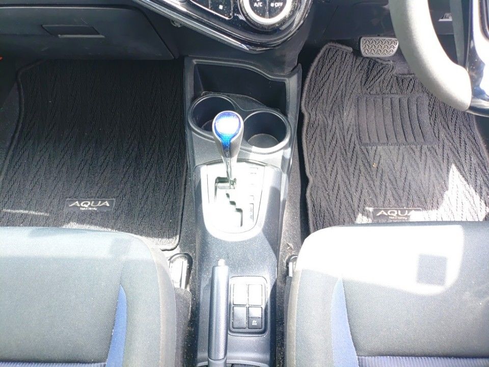 2020 Toyota Aqua auction photo 12