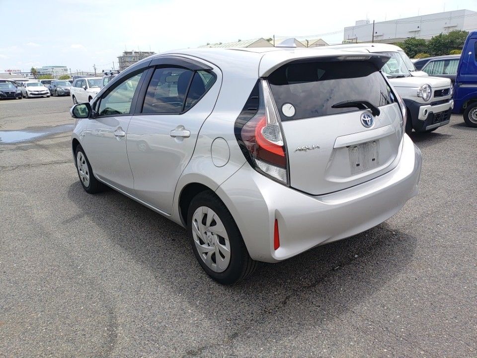 2020 Toyota Aqua auction photo 6