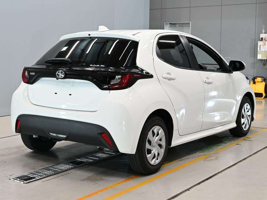2022 Toyota Yaris X auction photo 2