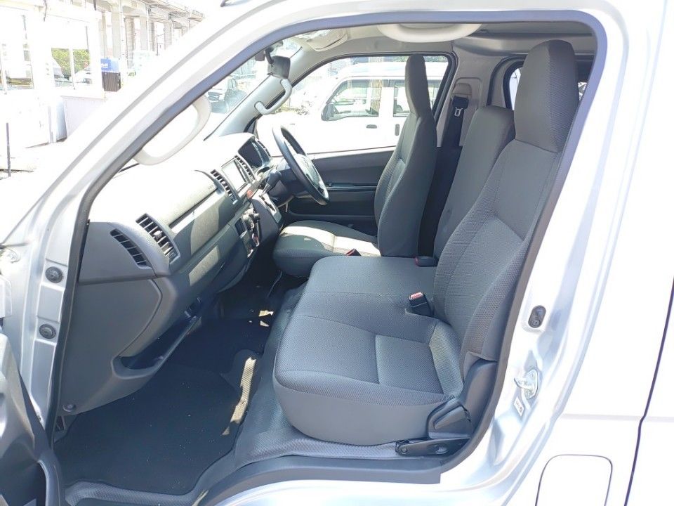 2019 Toyota Hiace auction photo 16