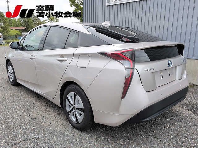 2018 Toyota Prius 4WD A auction photo 2