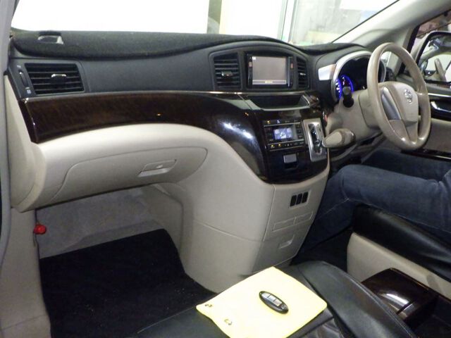 2010 Nissan Elgrand 250XG 4WD auction photo 3