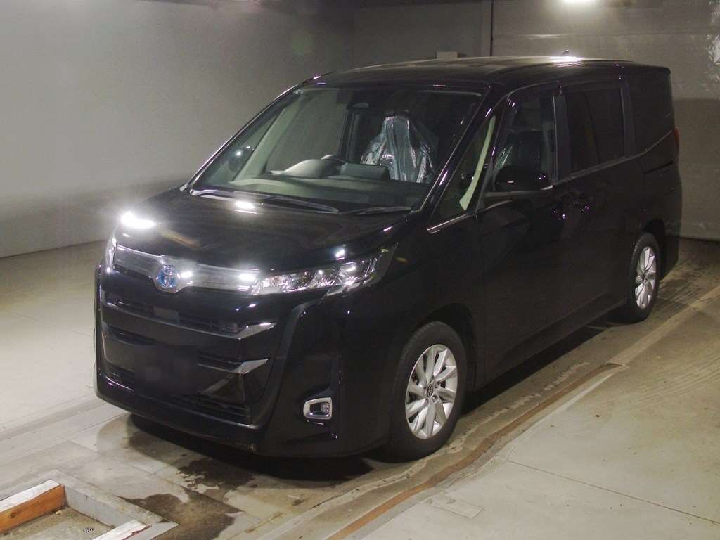 Japan Auction Vehicles 4 2023 Toyota Noah ハイブリッドZ auction photo