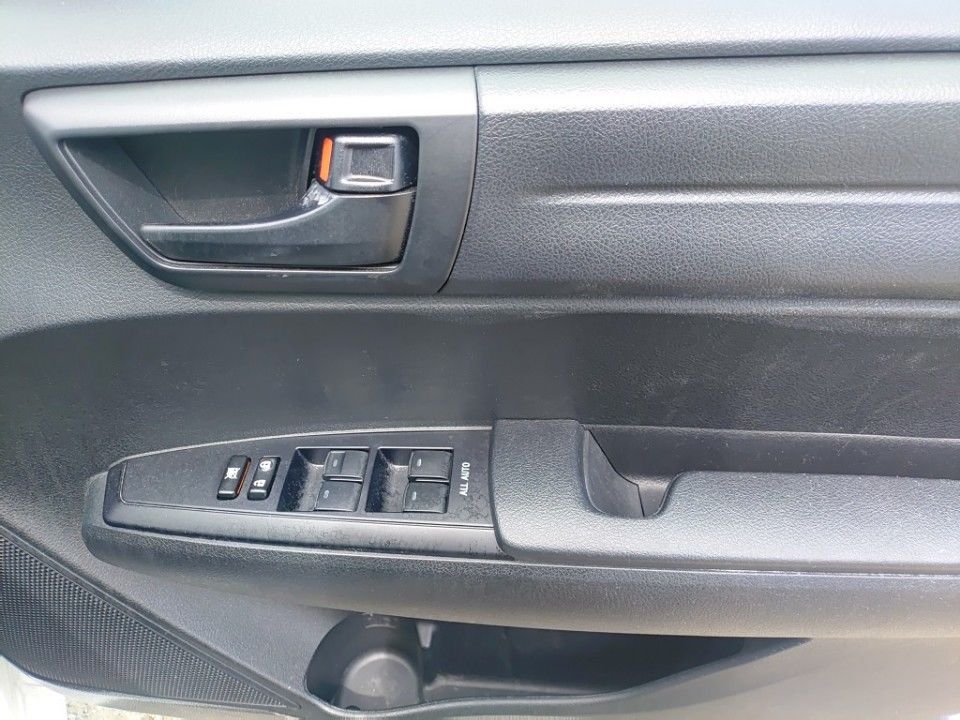 2017 Toyota カローラ アクシオ auction photo 14