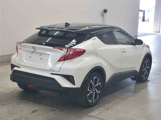 2017 Toyota C-HR G-T auction photo 5
