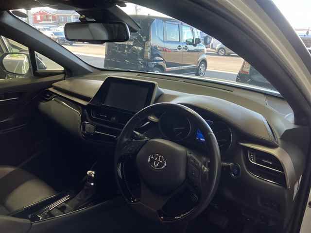 2017 Toyota C-HR G-T auction photo 3