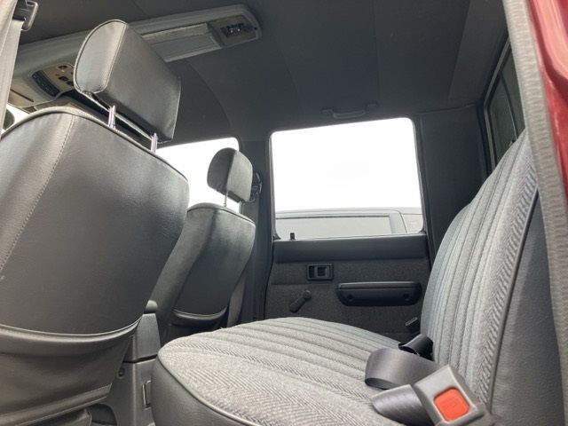 1989 Toyota Hilux 4WD SSR Double Cab auction photo 10