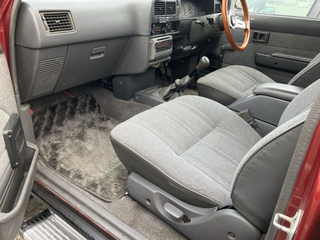 1989 Toyota Hilux 4WD SSR Double Cab auction photo 9