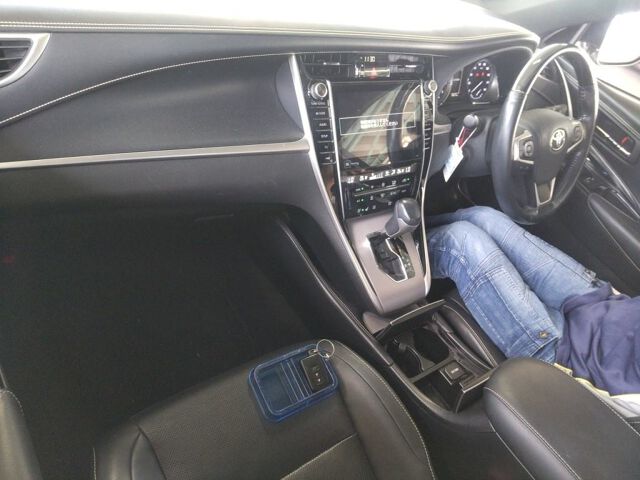 2019 Toyota Harrier Prometa Andreza P auction photo 3