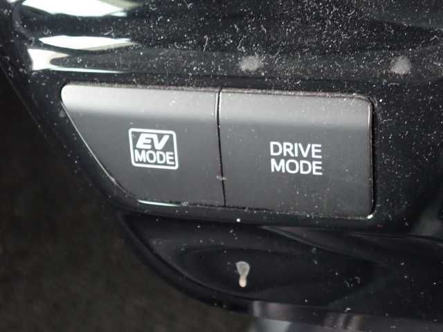 2021 Toyota Prius S 4WD auction photo 9