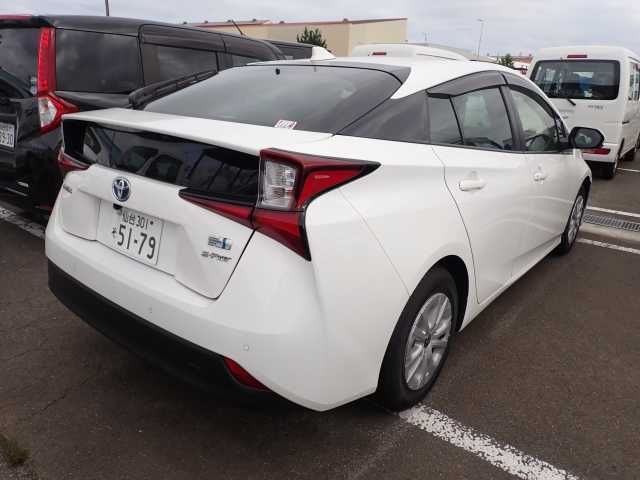 2021 Toyota Prius S 4WD auction photo 2
