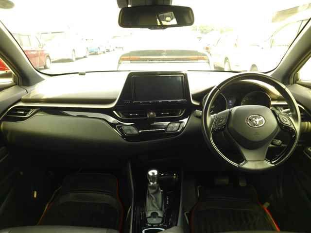 2018 Toyota C-HR G LEDエディション auction photo 8