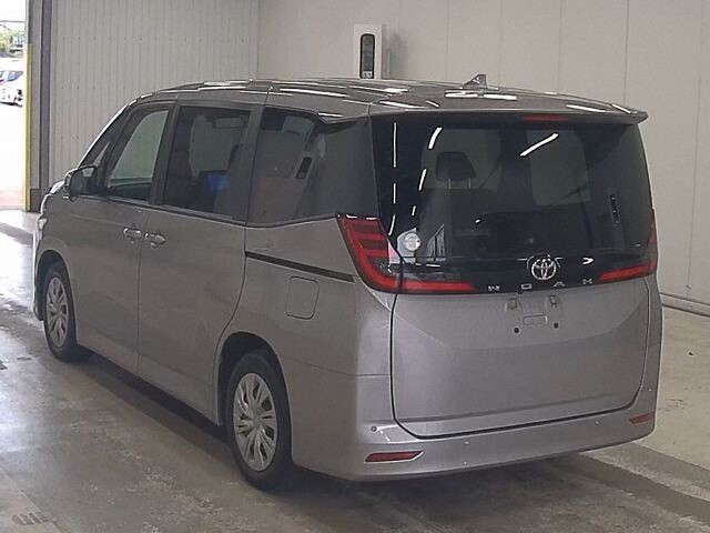 2023 Toyota Noah X auction photo 2
