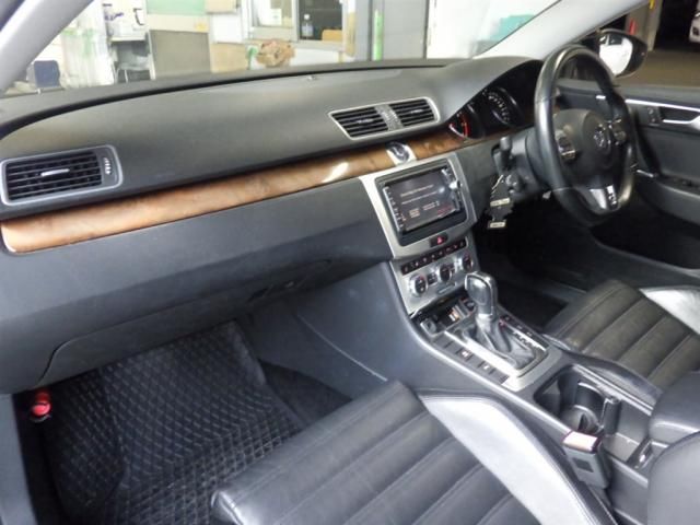 2013 Volkswagen VW Passat Variant TSI Highline BMT auction photo 2