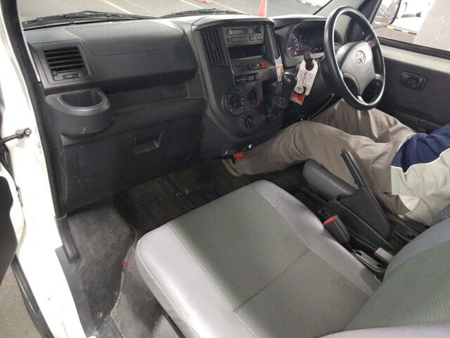 2022 Toyota TownAce Van DX 4WD auction photo 6