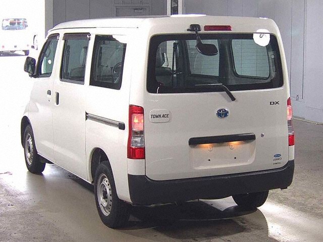2022 Toyota TownAce Van DX 4WD auction photo 2