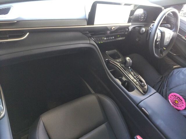 2025 Toyota Crown Estate Estate Z (HEV) 4WD auction photo 3