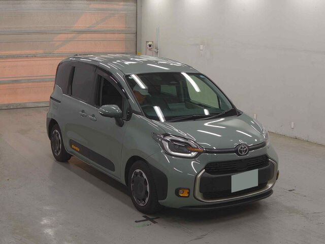 Japan Auction Vehicles 5 2023 Toyota Sienta ハイブリッドZ auction photo