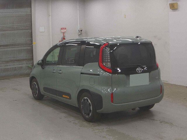 2023 Toyota Sienta ハイブリッドZ auction photo 2