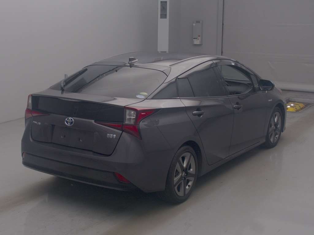 2019 Toyota Prius Sツーリングセレクション auction photo 2