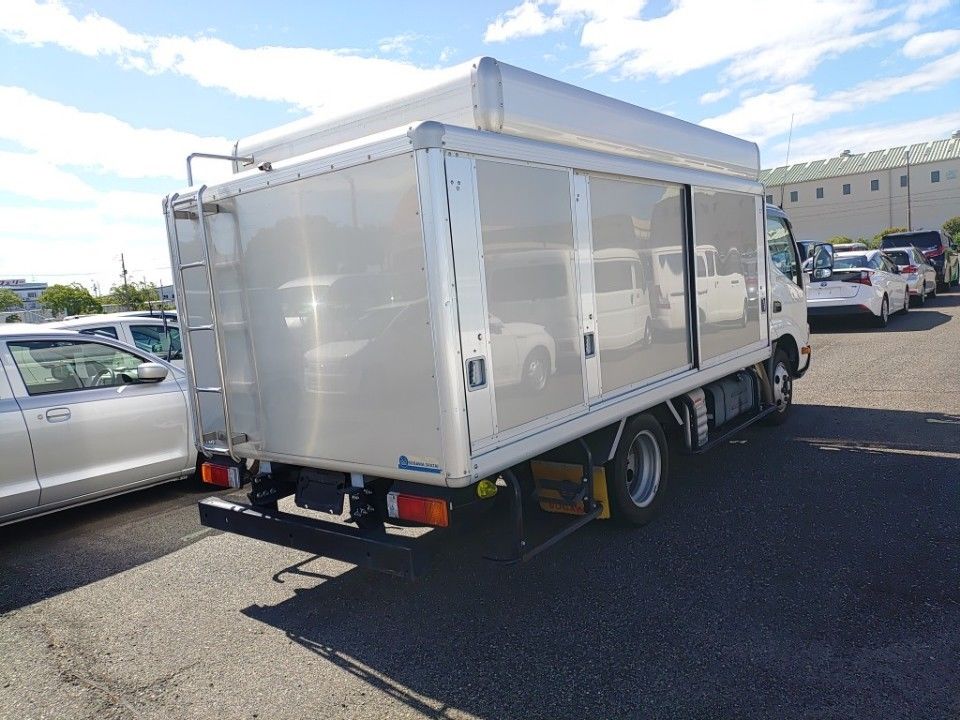 2021 Toyota Dyna auction photo 2