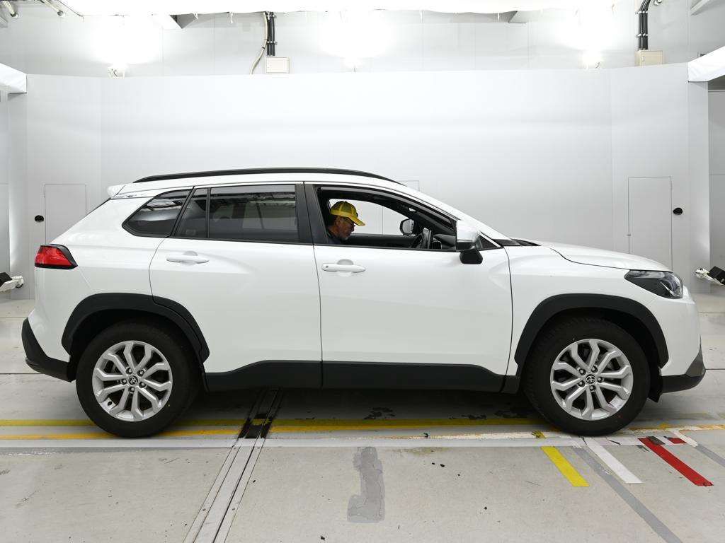 2023 Toyota Corolla Cross S auction photo 3