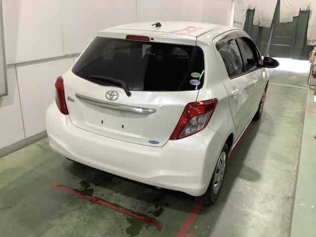 2013 Toyota Vitz Fスマイルエディション auction photo 2