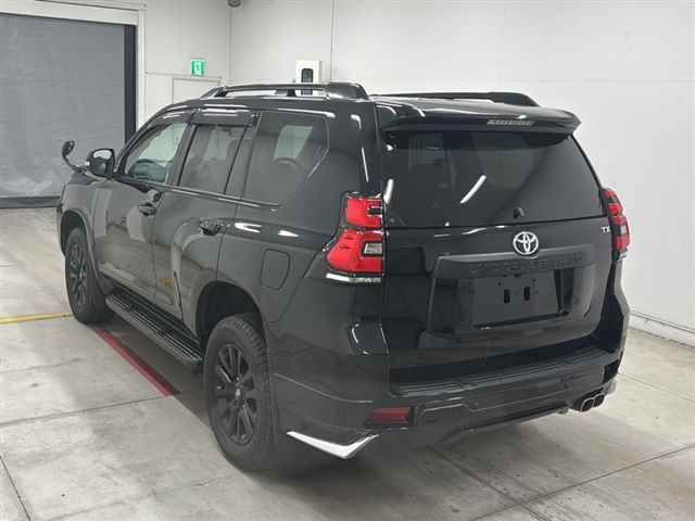 2023 Toyota Land Cruiser Prado TX L Package Matte Black auction photo 2