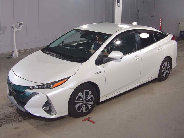 2017 Toyota Prius PHEV Sナビパッケージ auction photo 4