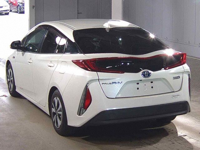 2017 Toyota Prius PHEV Sナビパッケージ auction photo 2