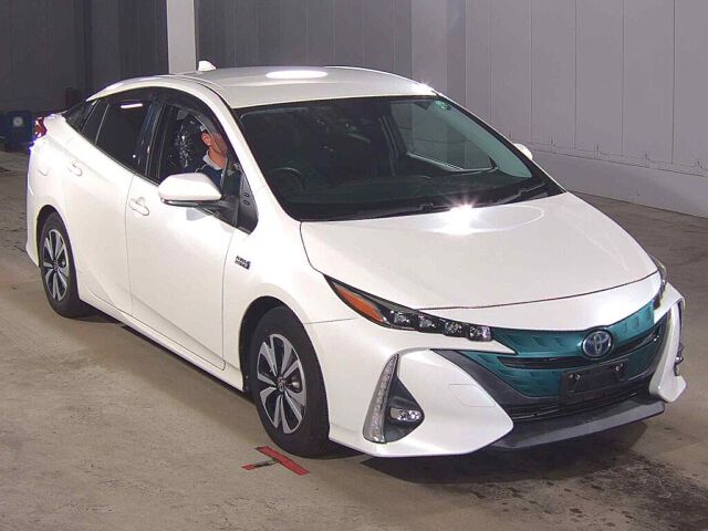Japan Auction Vehicles 8 2017 Toyota Prius PHEV Sナビパッケージ auction photo