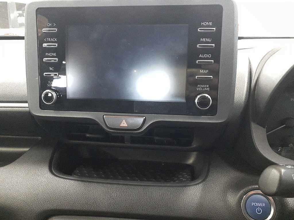 2021 Toyota Yaris ハイブリッドX auction photo 12