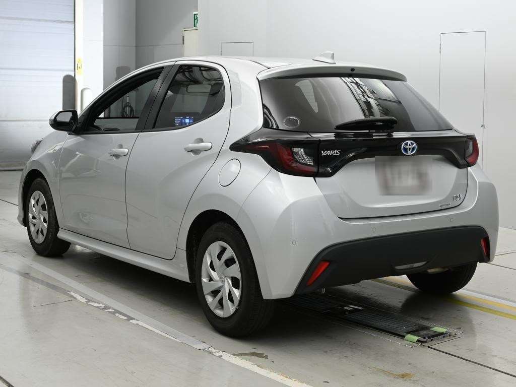 2021 Toyota Yaris ハイブリッドX auction photo 6
