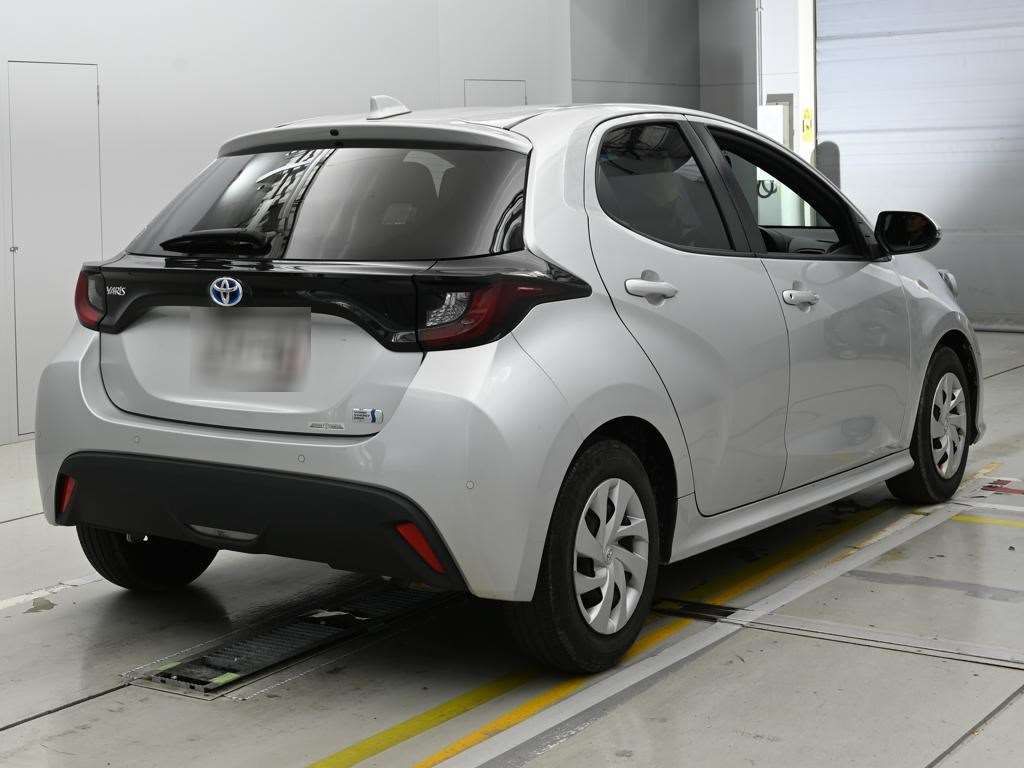 2021 Toyota Yaris ハイブリッドX auction photo 2