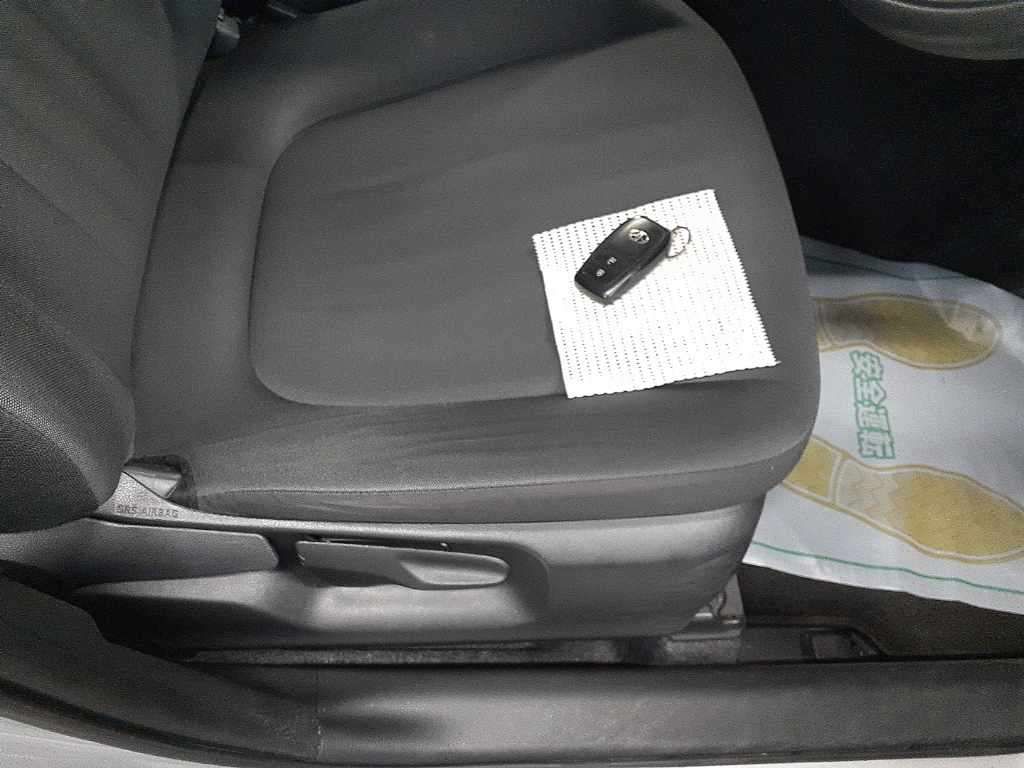 2021 Toyota Yaris ハイブリッドX auction photo 10