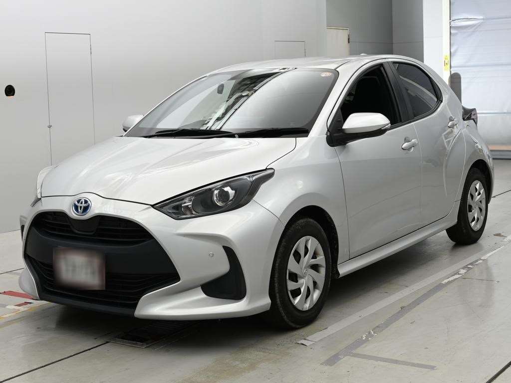 Japan Auction Vehicles 14 2021 Toyota Yaris ハイブリッドX auction photo